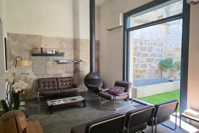 maison remparts salon